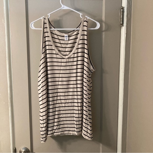 Old Navy Luxe Cream and Black Tank Top - Picture 1 of 3